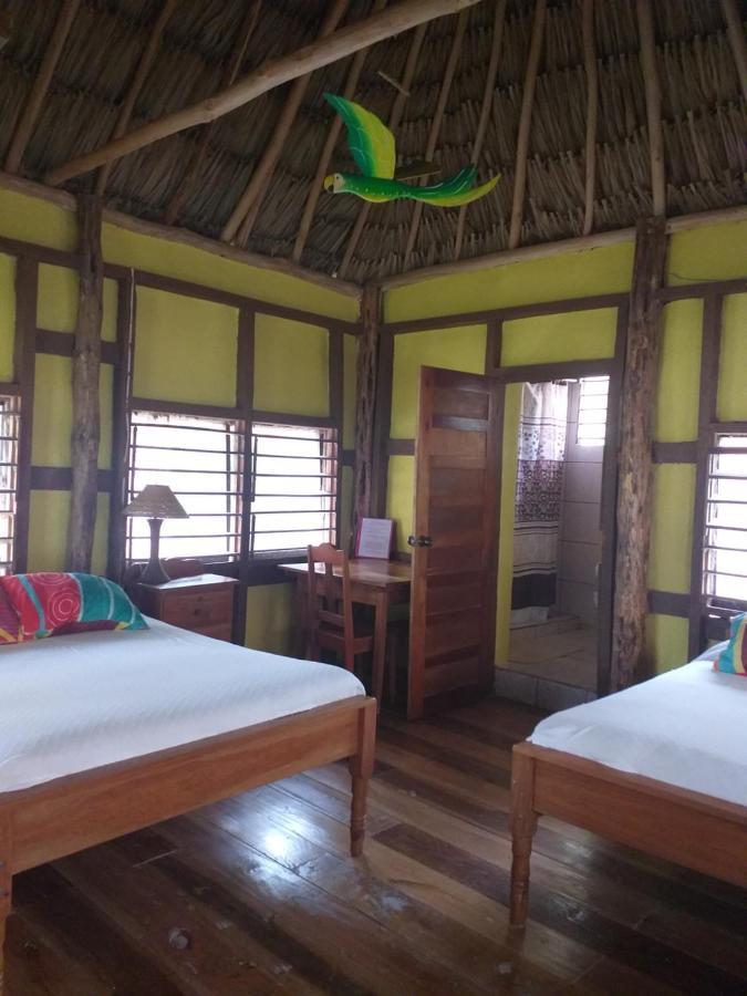 Cerros Beach Inn Corozal Town Esterno foto